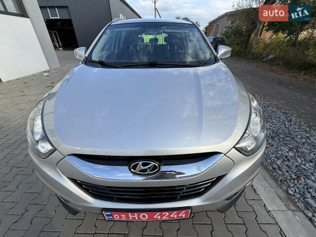 Серый Хендай их35, объемом двигателя 2 л и пробегом 260 тыс. км за 9800 $, фото 35 на Automoto.ua