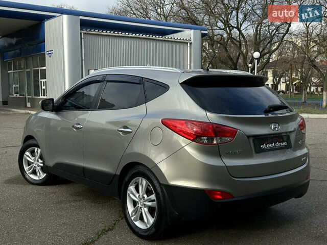 Серый Хендай их35, объемом двигателя 2 л и пробегом 170 тыс. км за 11999 $, фото 6 на Automoto.ua