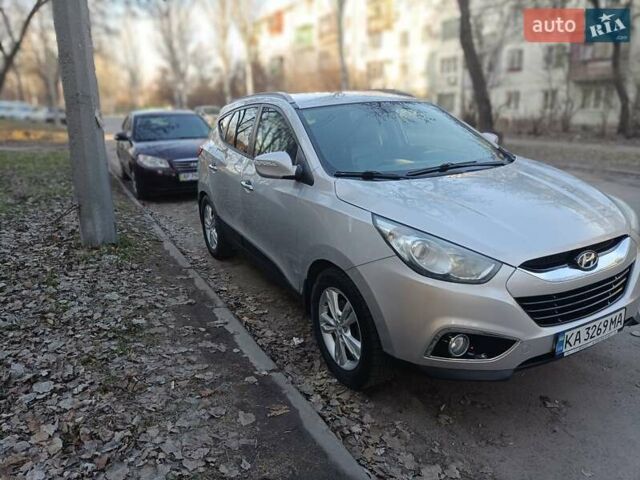 Серый Хендай их35, объемом двигателя 2 л и пробегом 249 тыс. км за 11200 $, фото 2 на Automoto.ua