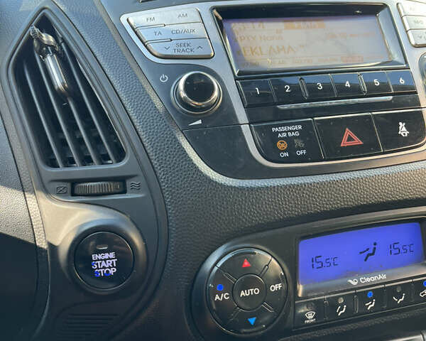 Сірий Хендай іх35, об'ємом двигуна 2 л та пробігом 279 тис. км за 8300 $, фото 11 на Automoto.ua