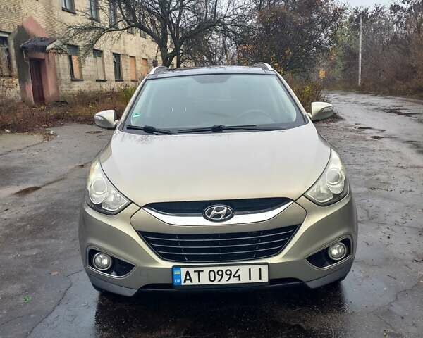 Серый Хендай их35, объемом двигателя 2 л и пробегом 244 тыс. км за 10950 $, фото 3 на Automoto.ua