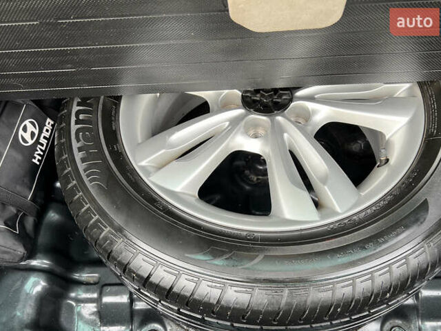 Серый Хендай их35, объемом двигателя 2 л и пробегом 262 тыс. км за 12150 $, фото 75 на Automoto.ua