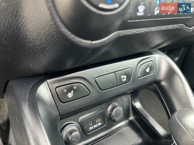 Серый Хендай их35, объемом двигателя 2 л и пробегом 262 тыс. км за 12150 $, фото 61 на Automoto.ua