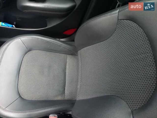 Серый Хендай их35, объемом двигателя 2 л и пробегом 244 тыс. км за 10950 $, фото 28 на Automoto.ua