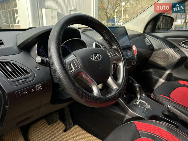 Серый Хендай их35, объемом двигателя 2 л и пробегом 170 тыс. км за 11999 $, фото 8 на Automoto.ua
