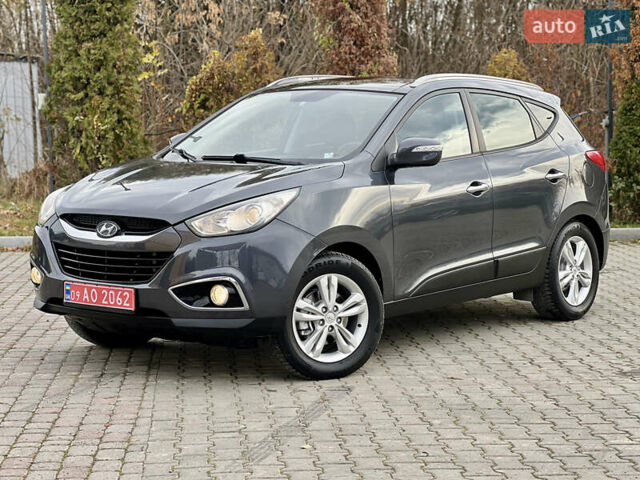 Серый Хендай их35, объемом двигателя 2 л и пробегом 262 тыс. км за 12150 $, фото 4 на Automoto.ua