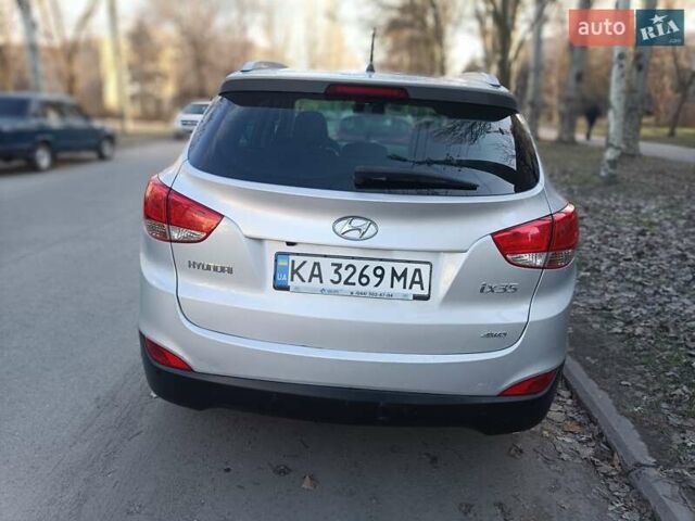 Серый Хендай их35, объемом двигателя 2 л и пробегом 249 тыс. км за 11200 $, фото 6 на Automoto.ua