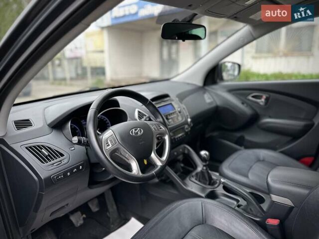 Серый Хендай их35, объемом двигателя 1.7 л и пробегом 192 тыс. км за 14250 $, фото 71 на Automoto.ua