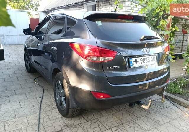 Серый Хендай их35, объемом двигателя 2.01 л и пробегом 232 тыс. км за 12500 $, фото 3 на Automoto.ua