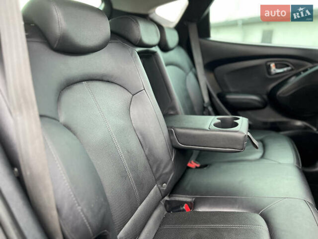 Серый Хендай их35, объемом двигателя 2 л и пробегом 262 тыс. км за 12150 $, фото 78 на Automoto.ua