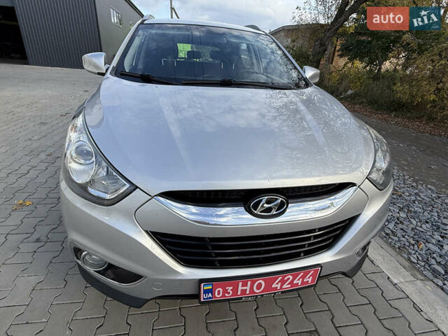 Серый Хендай их35, объемом двигателя 2 л и пробегом 260 тыс. км за 9300 $, фото 3 на Automoto.ua
