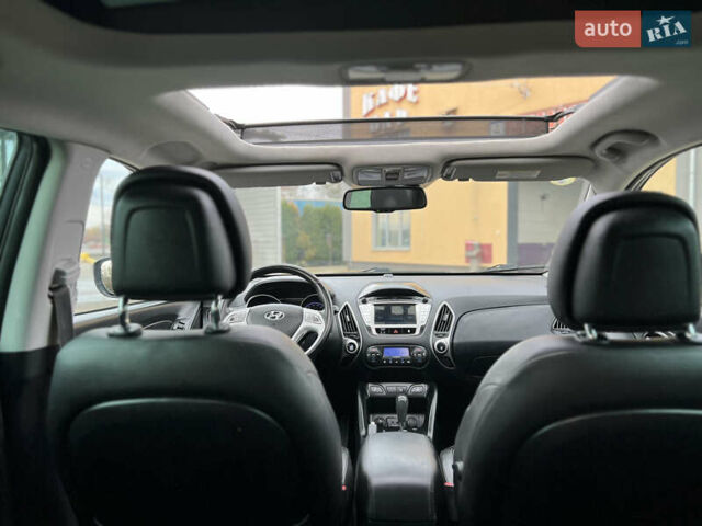 Серый Хендай их35, объемом двигателя 2 л и пробегом 262 тыс. км за 12150 $, фото 74 на Automoto.ua