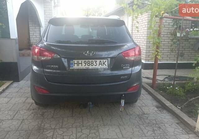 Серый Хендай их35, объемом двигателя 2.01 л и пробегом 232 тыс. км за 12500 $, фото 4 на Automoto.ua