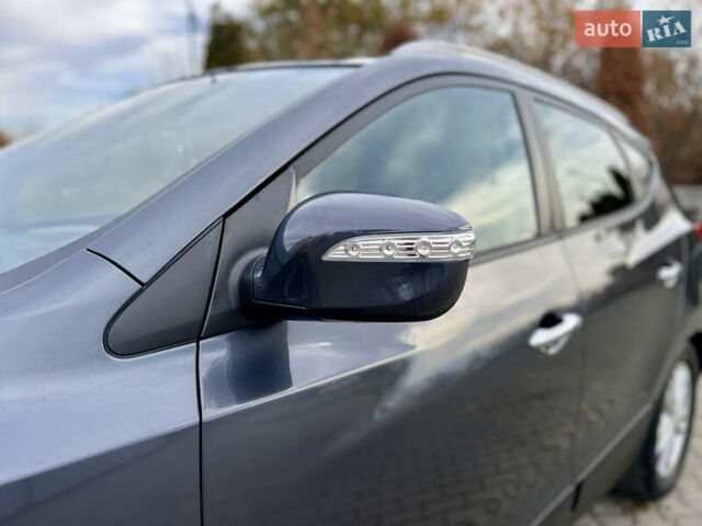 Серый Хендай их35, объемом двигателя 2 л и пробегом 262 тыс. км за 12150 $, фото 18 на Automoto.ua