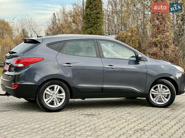 Серый Хендай их35, объемом двигателя 2 л и пробегом 262 тыс. км за 12150 $, фото 48 на Automoto.ua