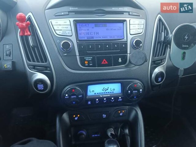 Серый Хендай их35, объемом двигателя 2 л и пробегом 249 тыс. км за 11200 $, фото 19 на Automoto.ua