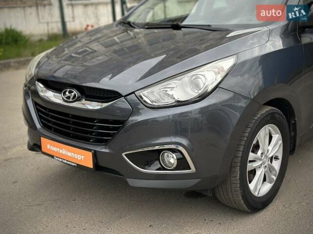 Серый Хендай их35, объемом двигателя 1.7 л и пробегом 192 тыс. км за 14250 $, фото 39 на Automoto.ua