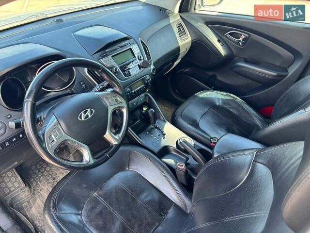 Серый Хендай их35, объемом двигателя 2 л и пробегом 249 тыс. км за 11200 $, фото 27 на Automoto.ua