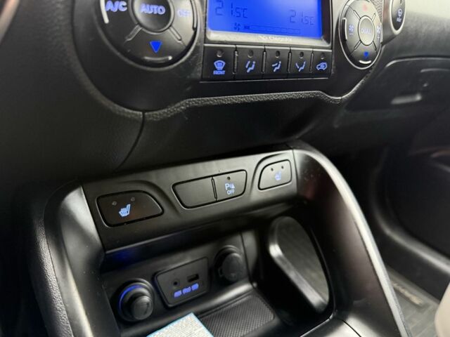 Хендай их35 2010 в Киеве на Automoto.ua Серый Хендай их35, объемом двигателя 2 л и пробегом 175 тыс. км за 7500 $, фото 7 на Automoto.ua