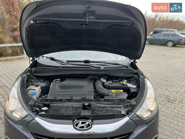 Серый Хендай их35, объемом двигателя 2 л и пробегом 262 тыс. км за 12150 $, фото 88 на Automoto.ua