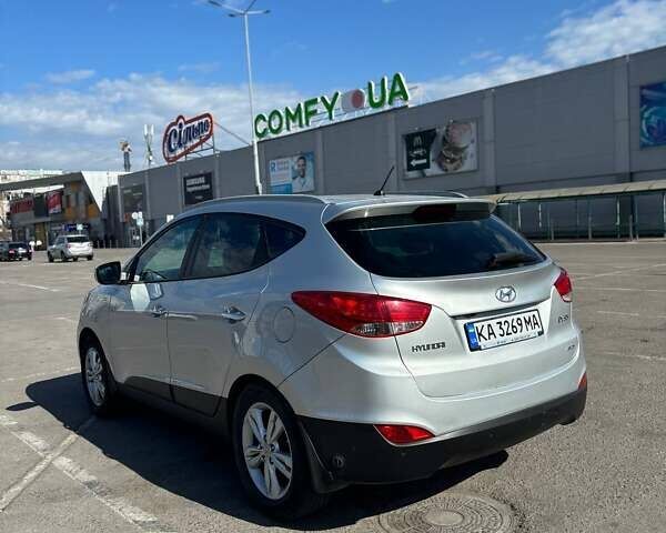 Серый Хендай их35, объемом двигателя 2 л и пробегом 249 тыс. км за 11200 $, фото 23 на Automoto.ua