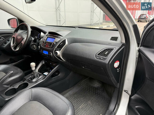 Серый Хендай их35, объемом двигателя 2 л и пробегом 175 тыс. км за 7350 $, фото 21 на Automoto.ua