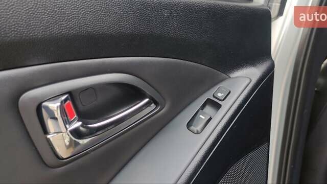 Серый Хендай их35, объемом двигателя 2 л и пробегом 151 тыс. км за 11450 $, фото 38 на Automoto.ua