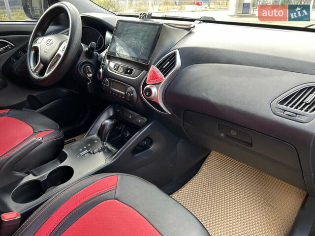 Серый Хендай их35, объемом двигателя 2 л и пробегом 170 тыс. км за 11999 $, фото 19 на Automoto.ua