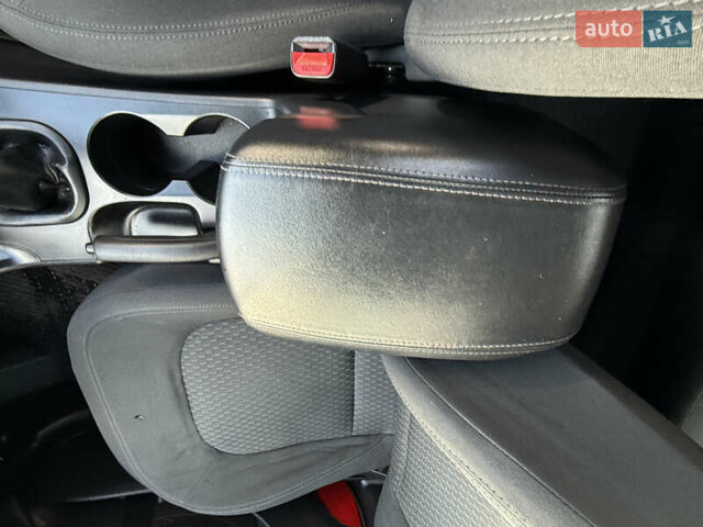 Серый Хендай их35, объемом двигателя 2 л и пробегом 260 тыс. км за 9800 $, фото 25 на Automoto.ua