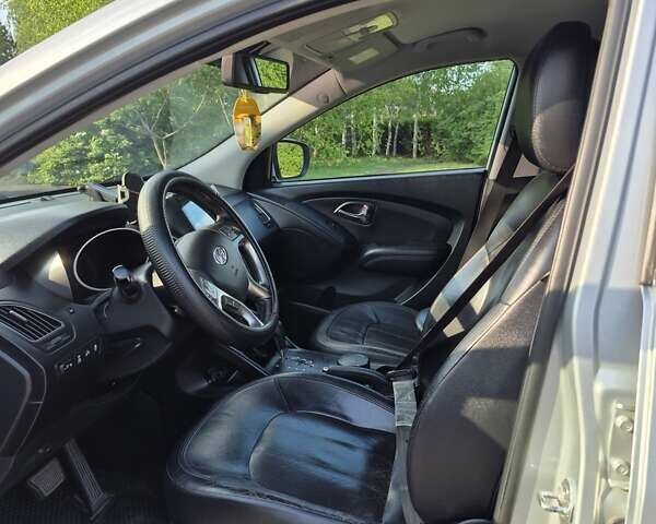 Сірий Хендай іх35, об'ємом двигуна 2 л та пробігом 275 тис. км за 11000 $, фото 1 на Automoto.ua