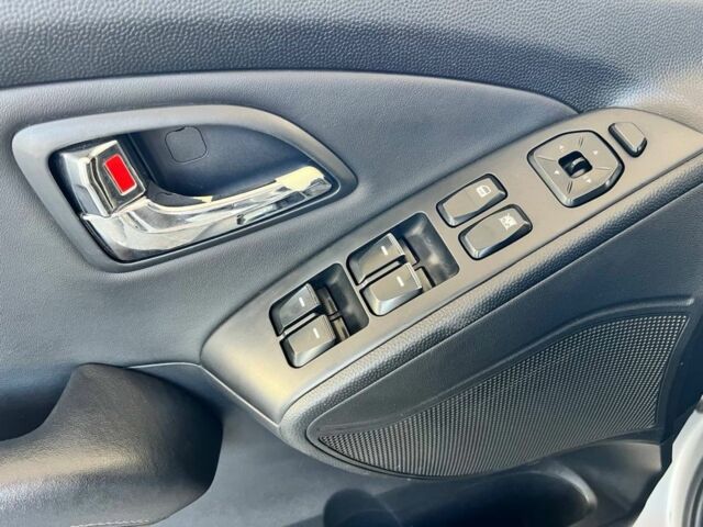 Серый Хендай их35, объемом двигателя 2 л и пробегом 163 тыс. км за 10800 $, фото 23 на Automoto.ua