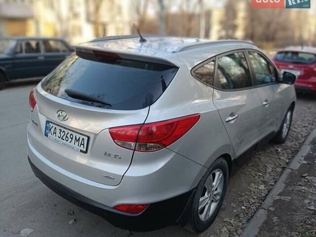 Серый Хендай их35, объемом двигателя 2 л и пробегом 249 тыс. км за 11200 $, фото 3 на Automoto.ua