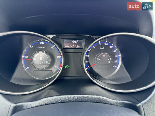 Серый Хендай их35, объемом двигателя 2 л и пробегом 260 тыс. км за 9800 $, фото 15 на Automoto.ua