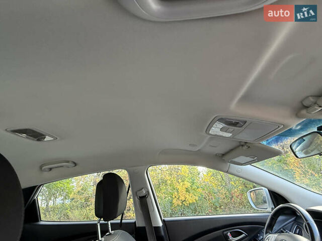 Серый Хендай их35, объемом двигателя 2 л и пробегом 260 тыс. км за 9300 $, фото 22 на Automoto.ua