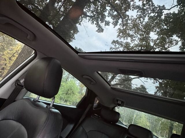 Серый Хендай их35, объемом двигателя 2 л и пробегом 190 тыс. км за 10700 $, фото 14 на Automoto.ua