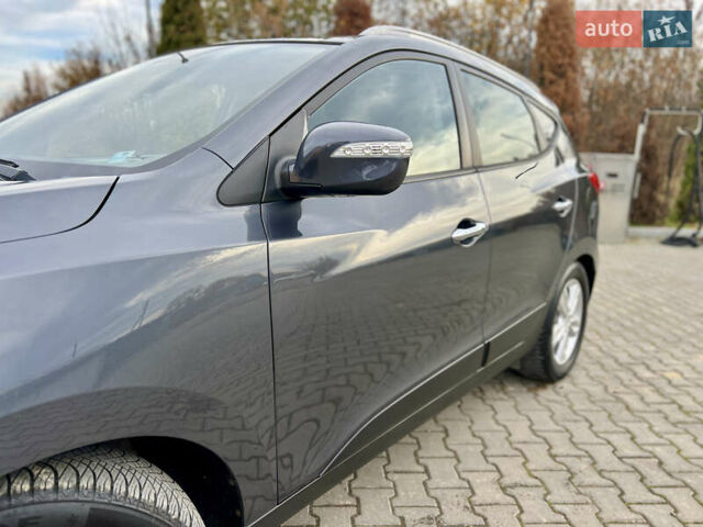 Серый Хендай их35, объемом двигателя 2 л и пробегом 262 тыс. км за 12150 $, фото 17 на Automoto.ua