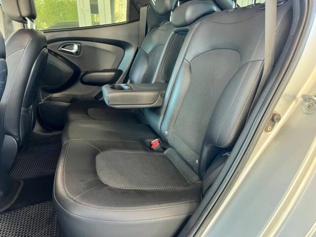 Серый Хендай их35, объемом двигателя 2 л и пробегом 163 тыс. км за 10800 $, фото 21 на Automoto.ua