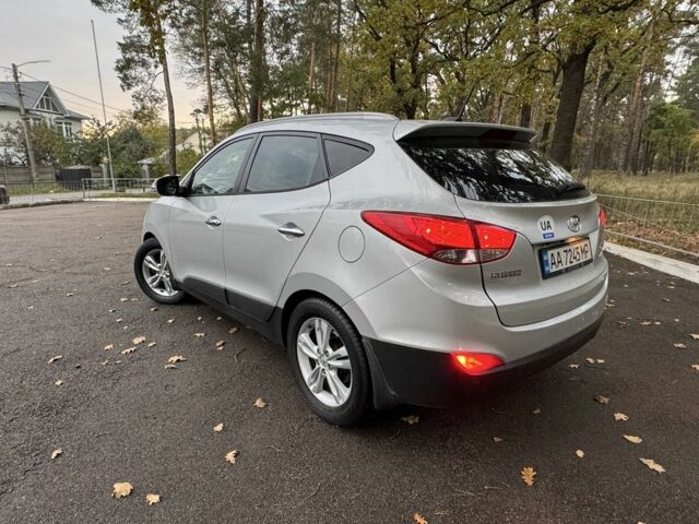 Серый Хендай их35, объемом двигателя 2 л и пробегом 190 тыс. км за 10700 $, фото 8 на Automoto.ua