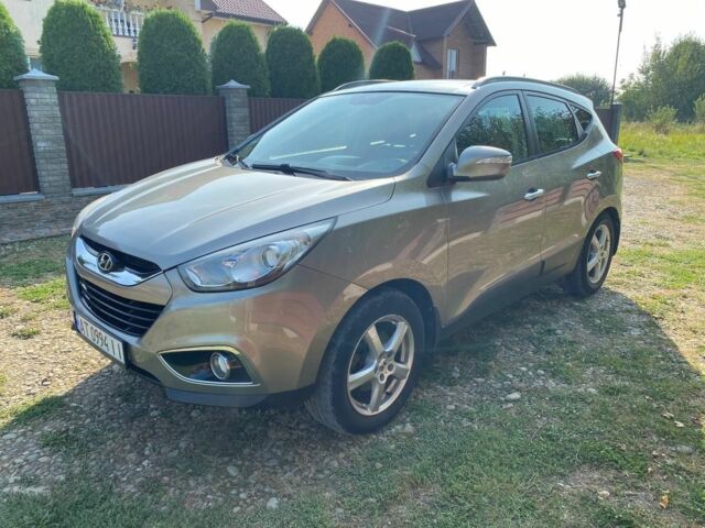 Сірий Хендай іх35, об'ємом двигуна 2 л та пробігом 244 тис. км за 10300 $, фото 1 на Automoto.ua