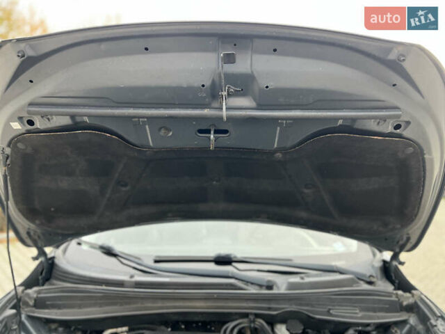 Серый Хендай их35, объемом двигателя 2 л и пробегом 262 тыс. км за 12150 $, фото 89 на Automoto.ua