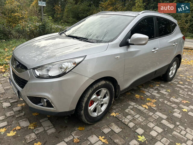 Сірий Хендай іх35, об'ємом двигуна 2 л та пробігом 215 тис. км за 11600 $, фото 1 на Automoto.ua