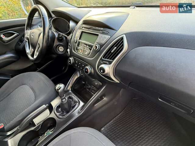 Серый Хендай их35, объемом двигателя 2 л и пробегом 260 тыс. км за 9300 $, фото 20 на Automoto.ua