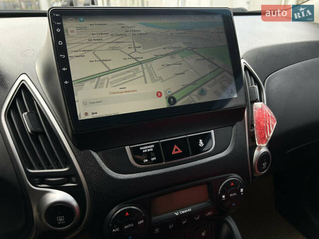 Серый Хендай их35, объемом двигателя 2 л и пробегом 170 тыс. км за 11999 $, фото 11 на Automoto.ua