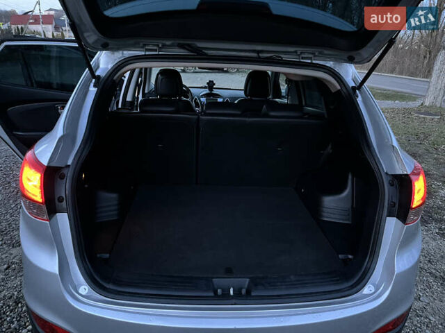 Серый Хендай их35, объемом двигателя 2 л и пробегом 228 тыс. км за 10450 $, фото 14 на Automoto.ua