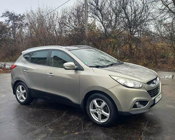 Серый Хендай их35, объемом двигателя 2 л и пробегом 244 тыс. км за 10950 $, фото 9 на Automoto.ua