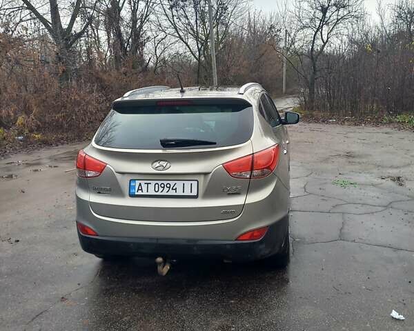 Серый Хендай их35, объемом двигателя 2 л и пробегом 244 тыс. км за 10950 $, фото 6 на Automoto.ua