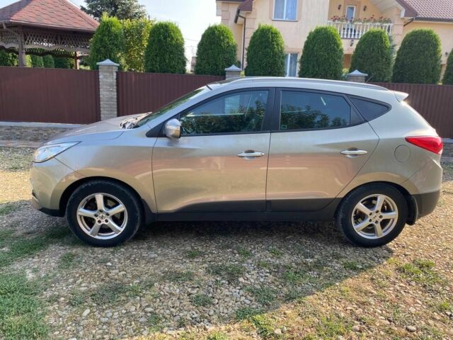 Сірий Хендай іх35, об'ємом двигуна 2 л та пробігом 244 тис. км за 10300 $, фото 2 на Automoto.ua