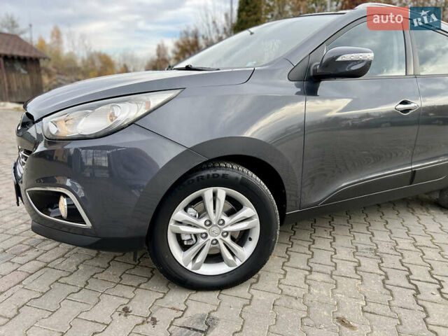 Серый Хендай их35, объемом двигателя 2 л и пробегом 262 тыс. км за 12150 $, фото 16 на Automoto.ua