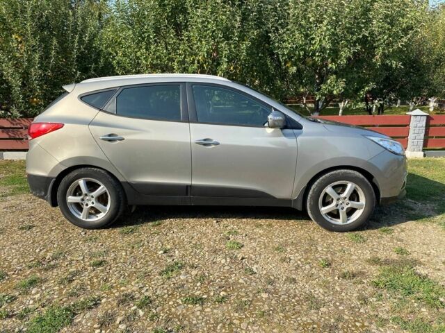 Сірий Хендай іх35, об'ємом двигуна 2 л та пробігом 244 тис. км за 10300 $, фото 7 на Automoto.ua