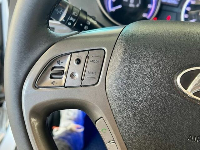 Серый Хендай их35, объемом двигателя 2 л и пробегом 163 тыс. км за 10800 $, фото 9 на Automoto.ua